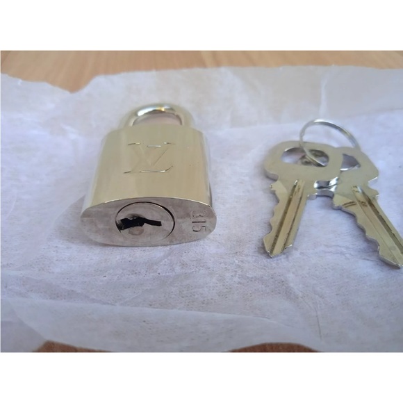 Louis Vuitton lock & key set - Picture 5 of 6